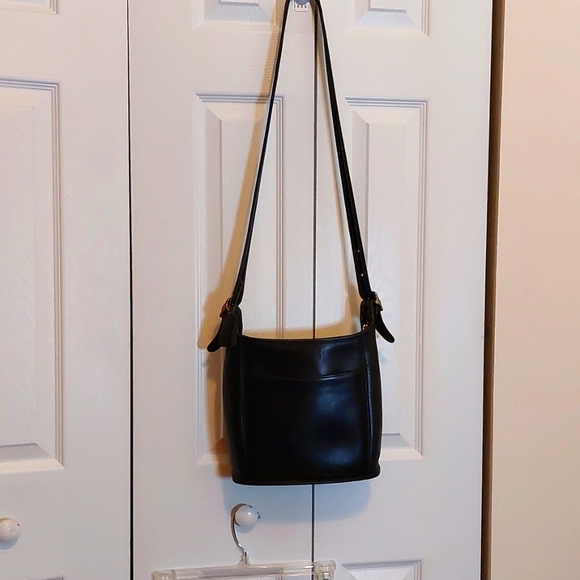 Coach Handbags - VINTAGE-COACH Shoulder strap/crossbody leather purse Please look at ALL pics!!!!
